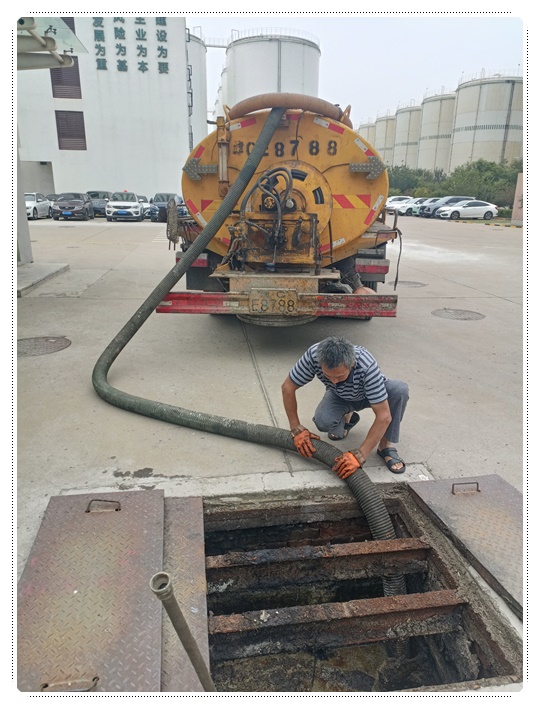 南口街道隔油池清掏