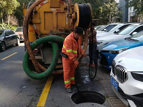 南口街道排污管道清淤