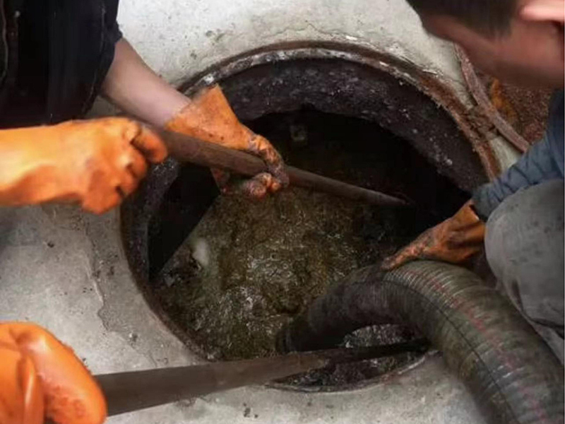 南口街道清理化粪池时如何避免沼气的危害?